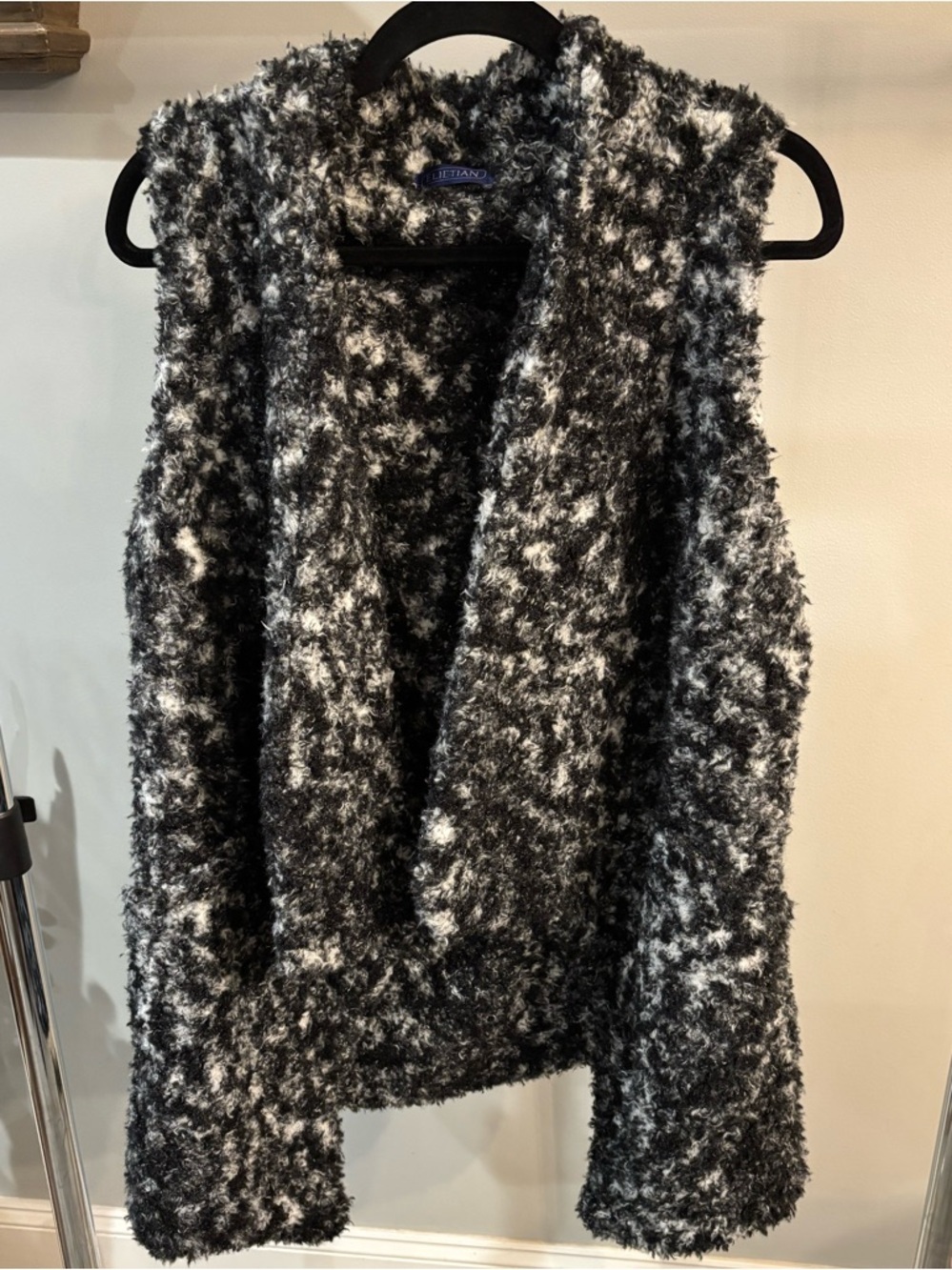 ELIETIAN Black & White Marled Fuzzy Vest women’s size large
